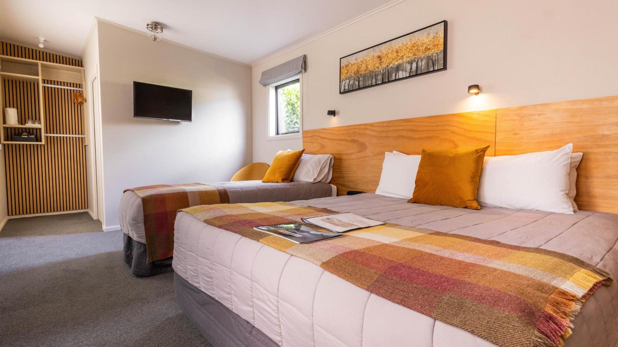 Bed and Breakfast Shakespeare House Те-Анау Экстерьер фото