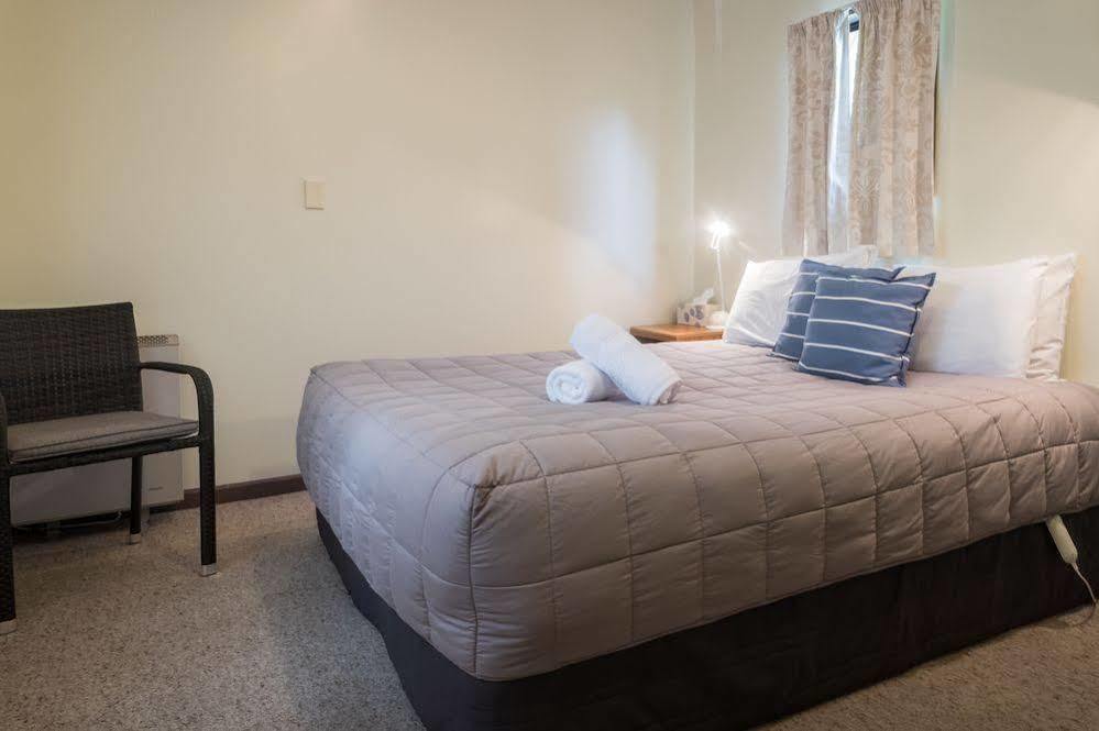 Bed and Breakfast Shakespeare House Те-Анау Экстерьер фото